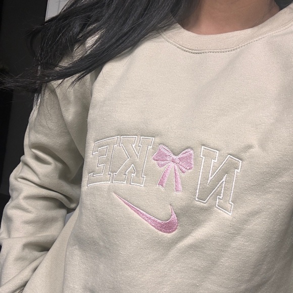 Nike Bow Preppy Crewneck - Picture 6 of 6
